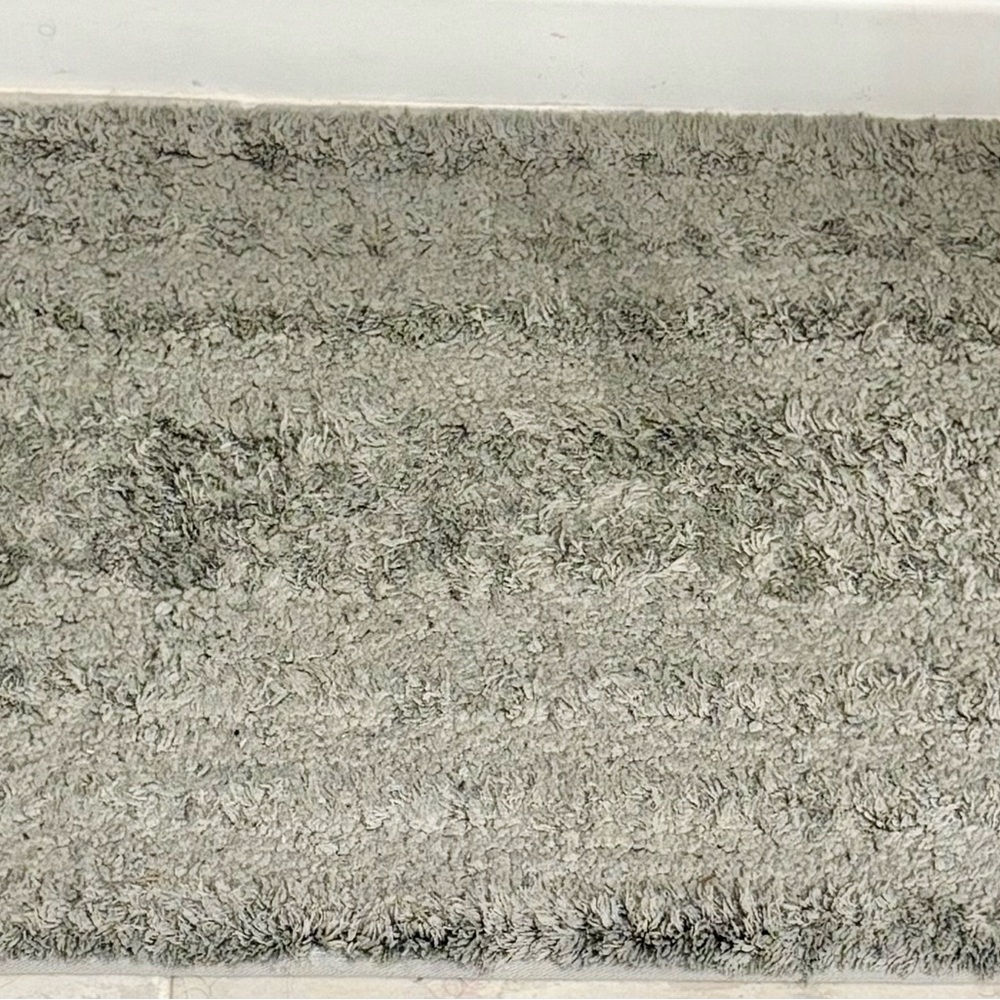 Tommy Hilfiger Plush Light Gray Bath Mat